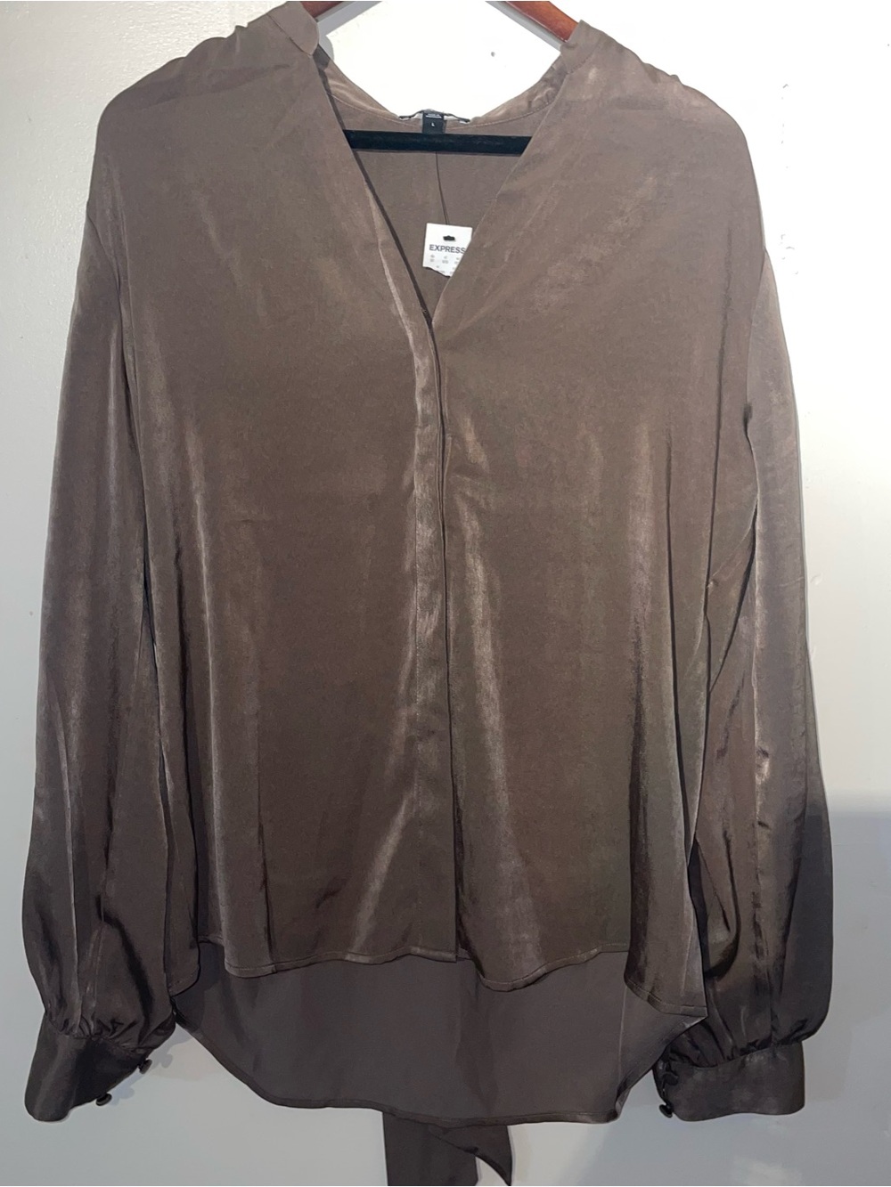 Express 💮 portofino satin button tie shirt large nwt new - Picture 6 of 6